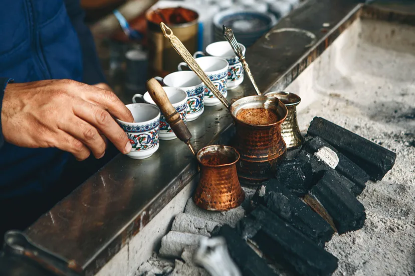 Cara pembuatan Kopi Tubruk lebih kurang sama seperti Turkish Coffee yang juga tradisional