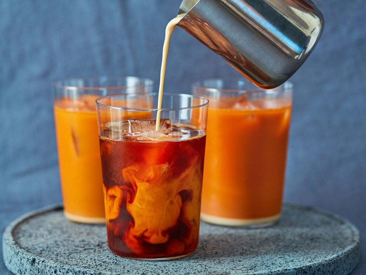 Thai Ice Tea terkenal dengan warna oren emas!