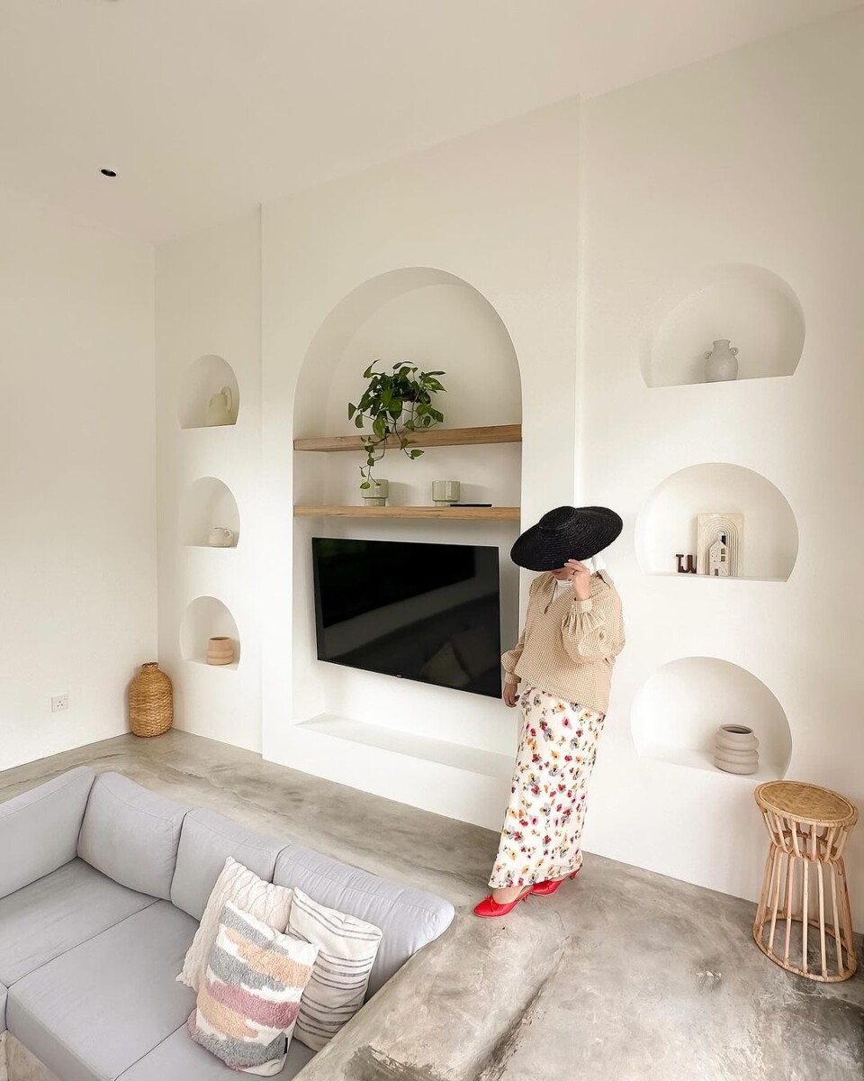 Menarik kan ber-ootd di ruang tamu? 