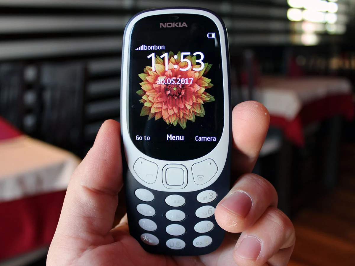 Beberapa tahun lalu, Nokia 3310 dikeluarkan dalam design retro seperti ini