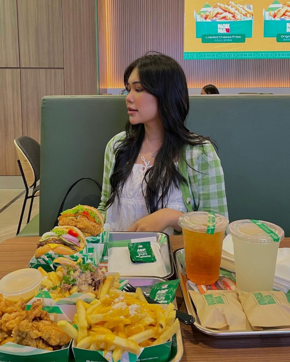 servis di sini cekap, pantas dan ruang makan cukup selesa