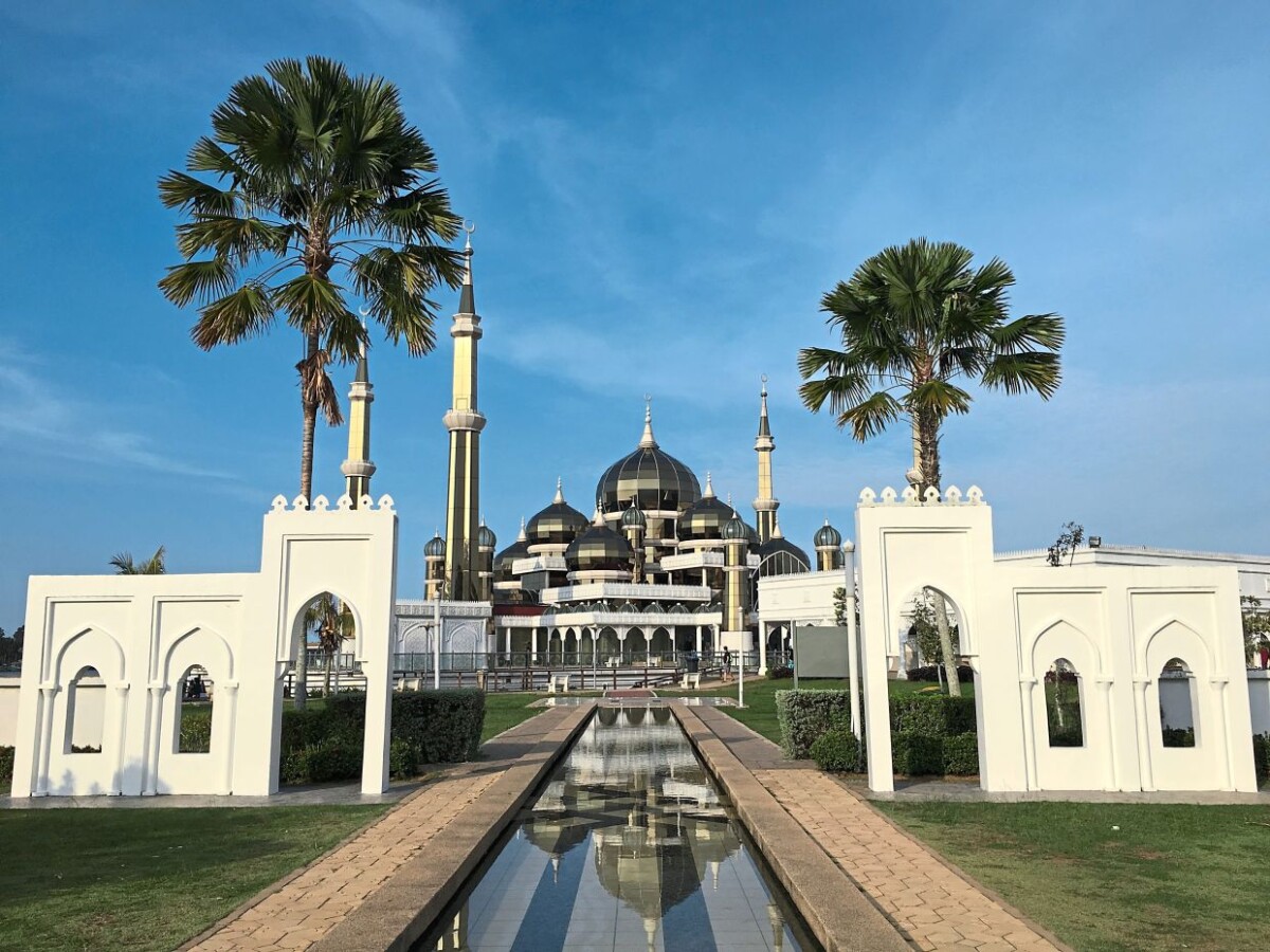 Watak utamanya mestilah Masjid Kristal!