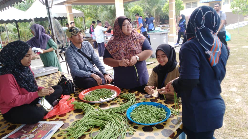 Antara keunikkan Nasi Ambeng, proses masak secara rewang