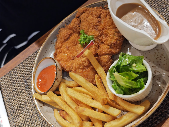 Kalau taknak stik, pesan chicken chop!