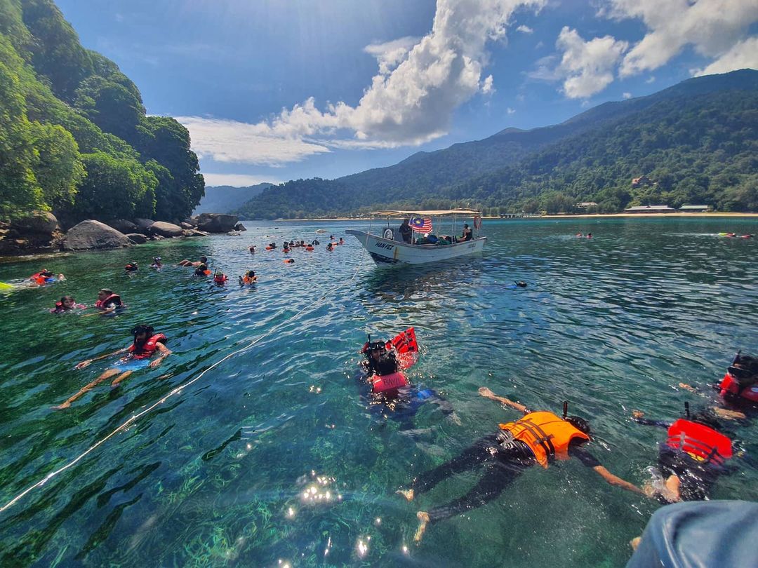 Aktiviti popular di pulau ialah snorkeling!