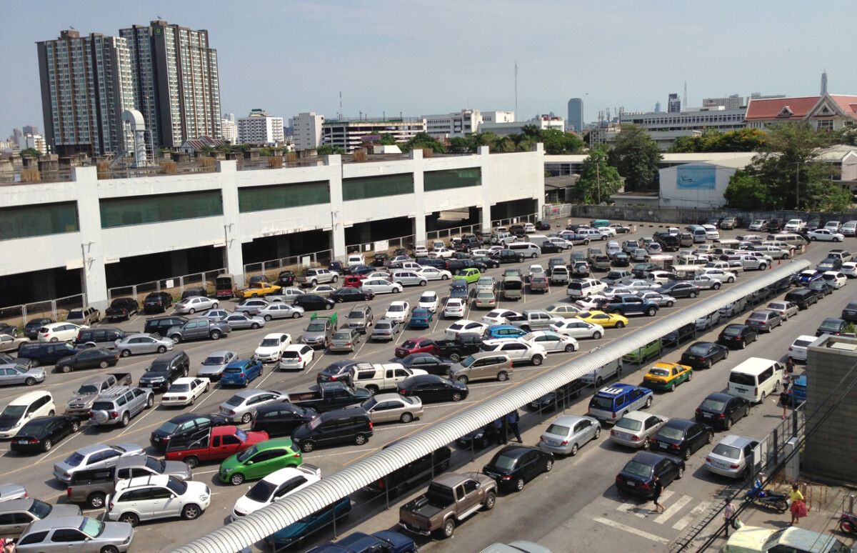 Perhatikan cara mereka parking supaya tak kena saman
