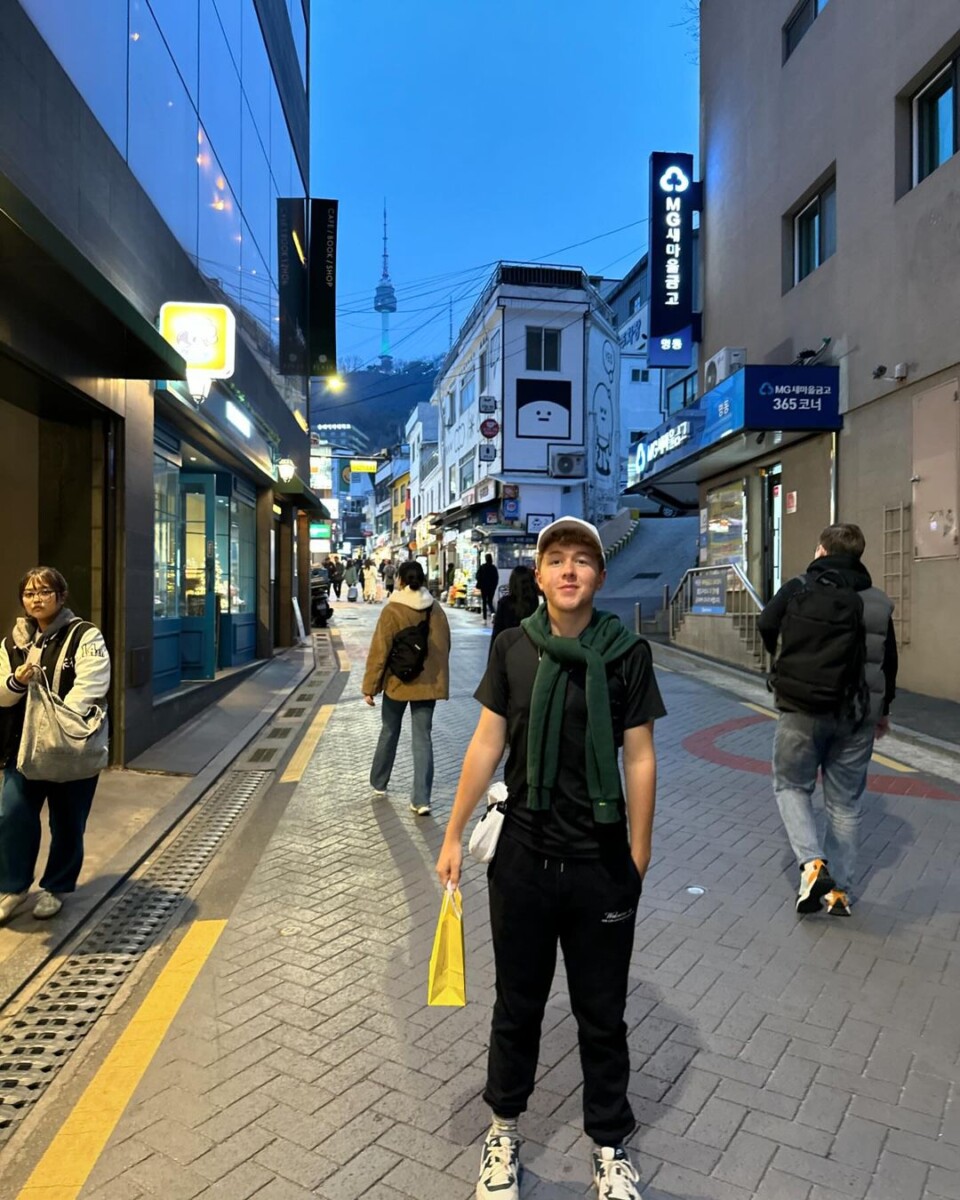 Selain Asia Tenggara, Zak turut melawat negara Asia seperti Jepun dan Korea Selatan