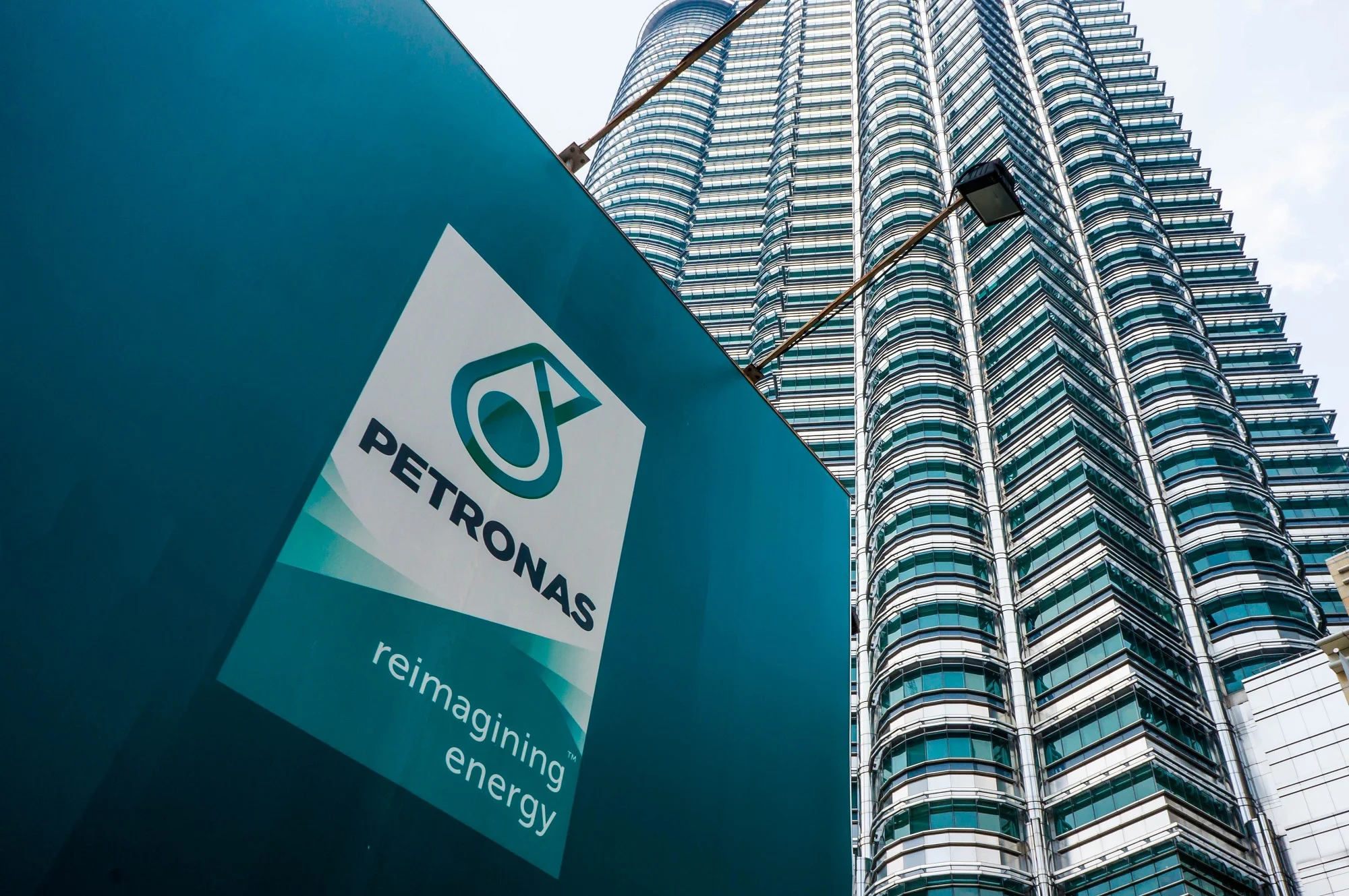Bukan sahaja terkenal dalam negara, satu dunia mula kenal Petronas
