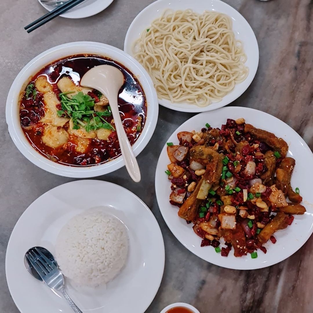 Restoran ini terkenal dengan kepakaran masak kambing