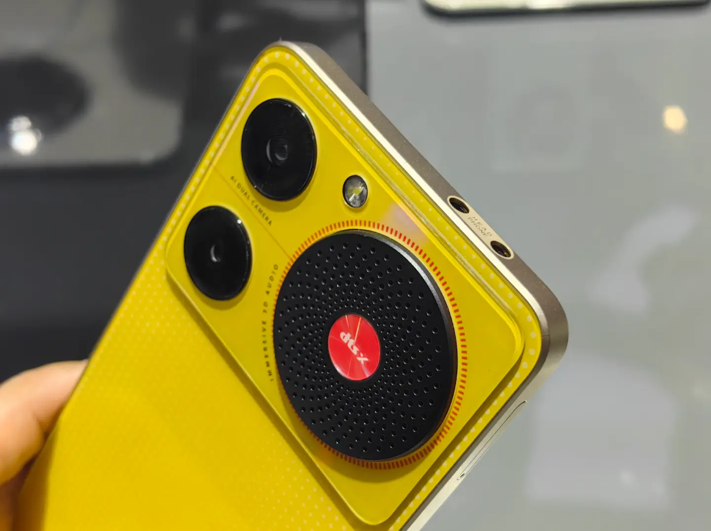 Tak perlu guna wireless, boleh guna wayar barulah best