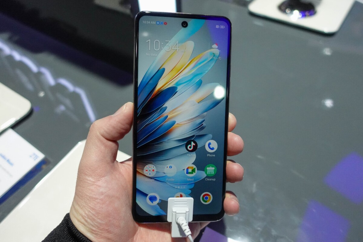 Mempunyai komponen yang agak baik untuk harganya