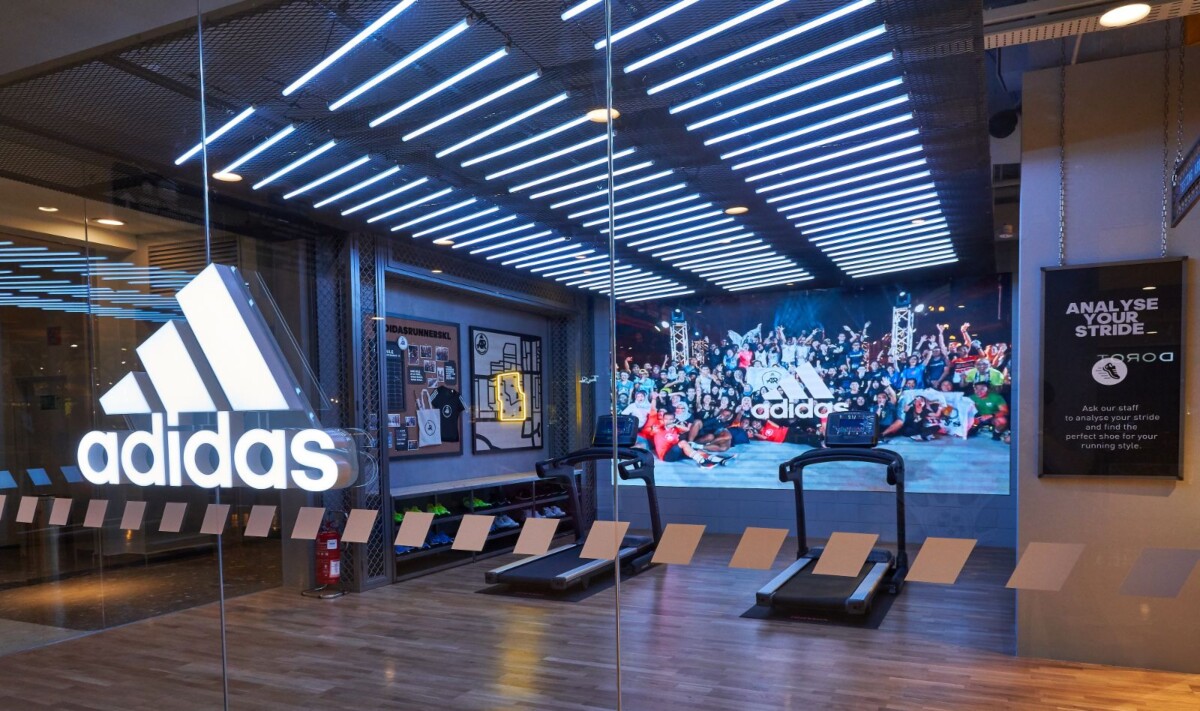 Tiga jalur selari melambangkan gunung tau!