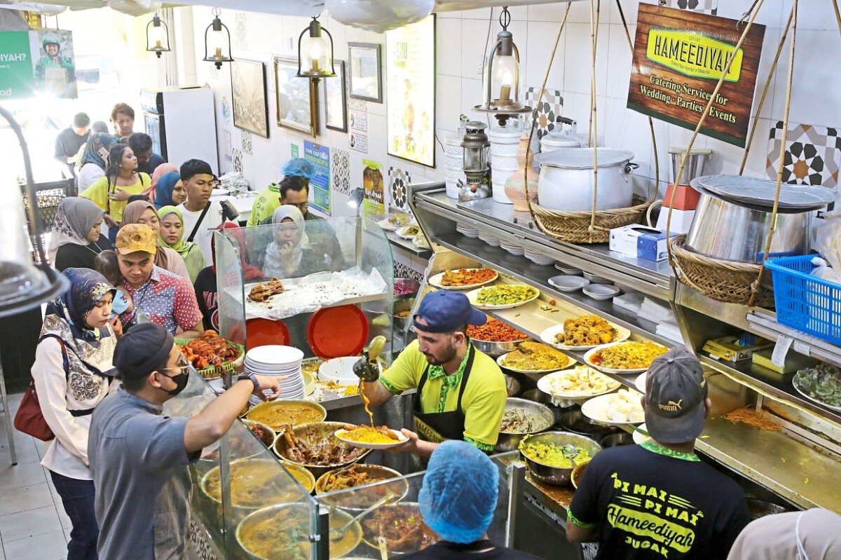 Semua orang kita panggil bos, memang best