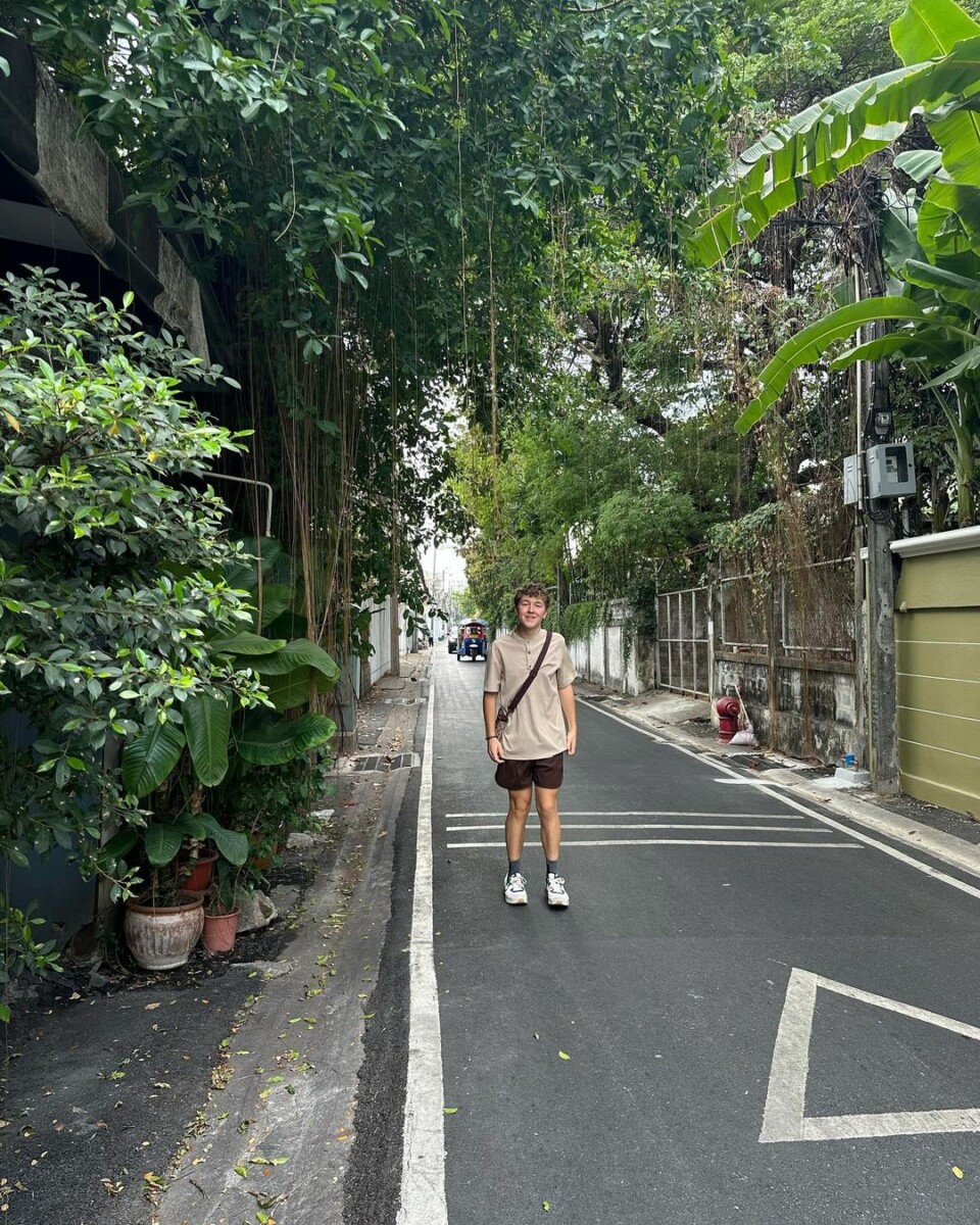 Zak turut menyatakan tidak rugi untuk bercuti di negara kita