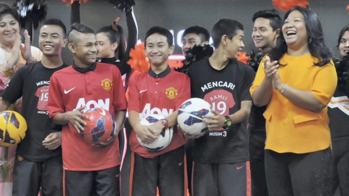 Faisal Halim (memegang bola merah) memulakan karier sejak kecil lagi dalam rancagan realiti TV