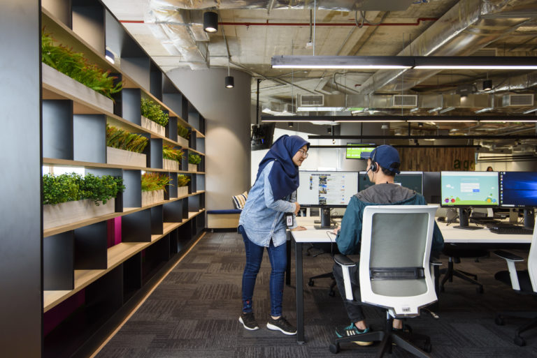 Seorang ibu marah majikan setelah anaknya ditegur di tempat kerja