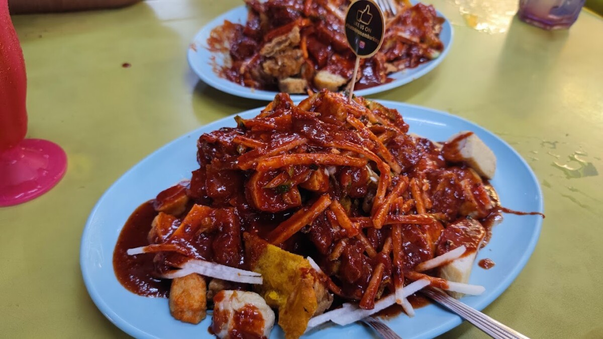 Kalau di Penang, ada Rojak Pasembur