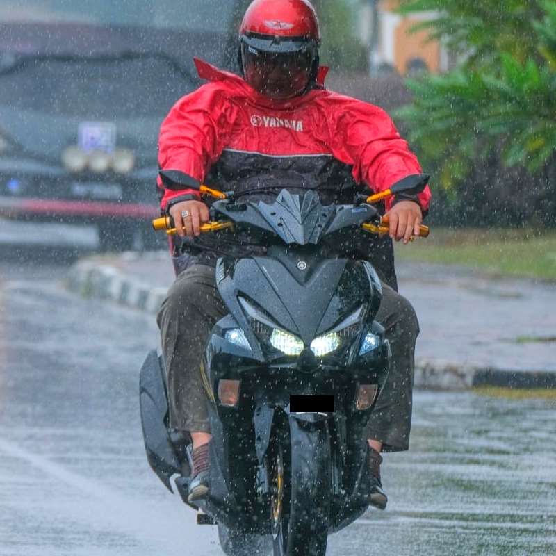 Kejap panas kejap hujang, cara pakai jaket ini paling senang katanya