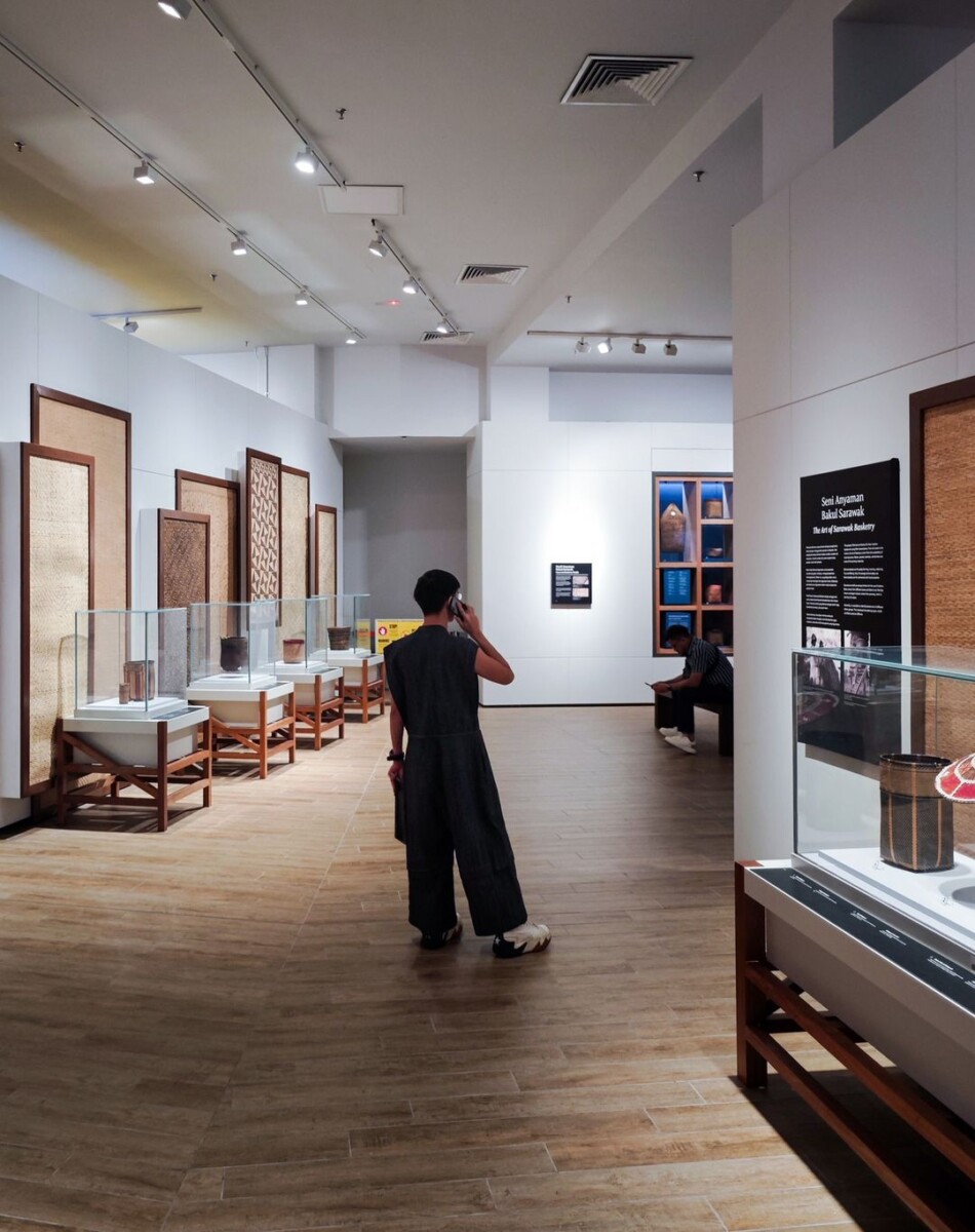 Anda juga boleh mempelajari sejarah yang membentuk negeri Sarawak