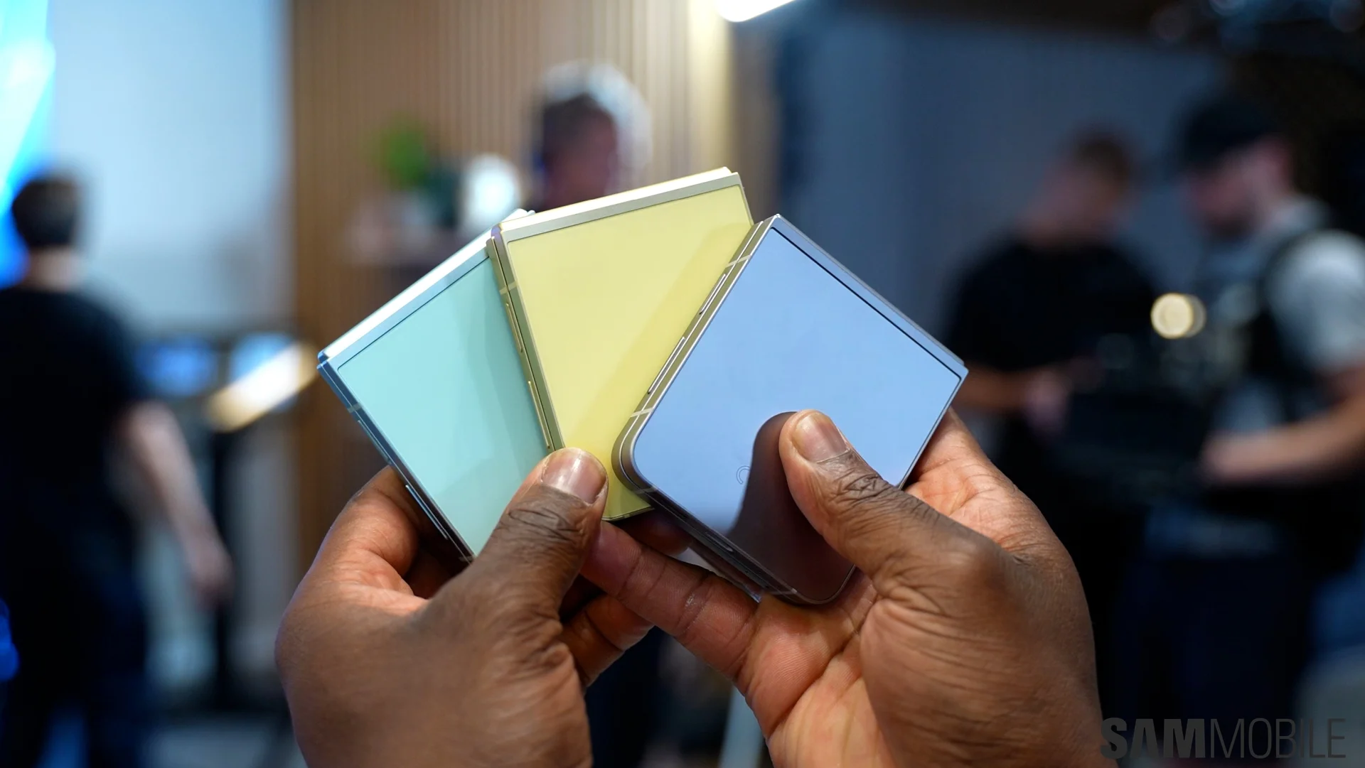 Cantik betul warna yang hadir untuk model Flip 6!