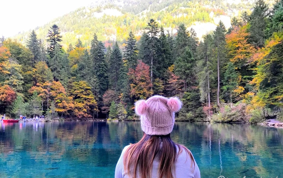 Tasik Blausee memang wajib korang pergi semasa bercuti di Switzerland