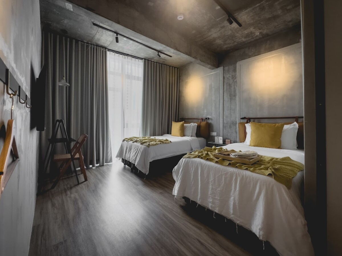 Bilik pula mewah, lengkap dengan pelbagai kemudahan tapi masih unik dengan perwatakan