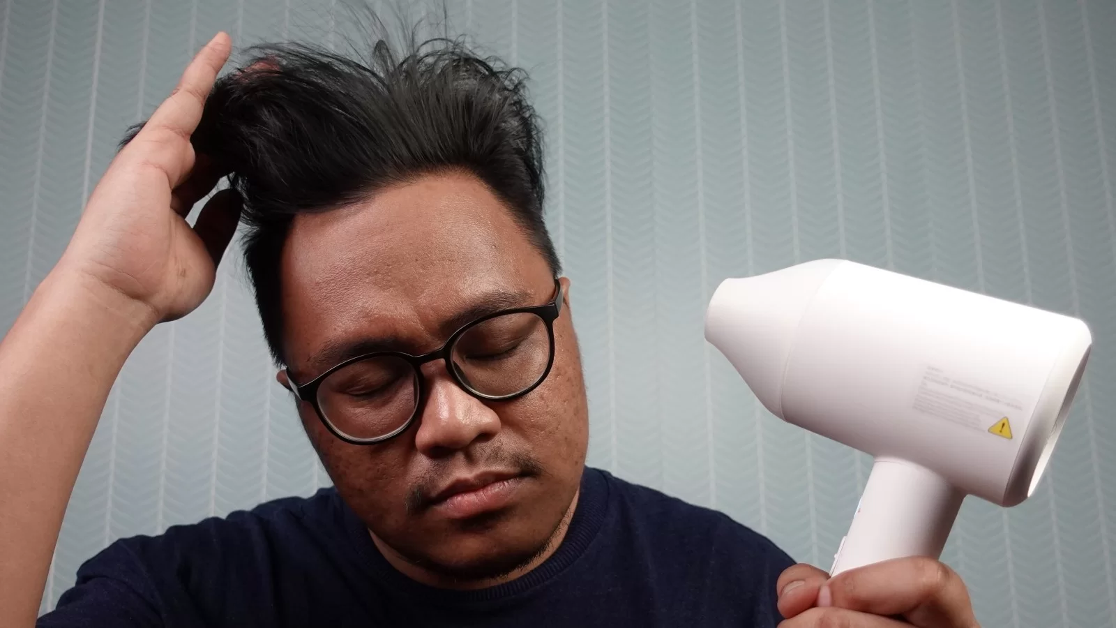 Sebaliknya pengering rambut lebih baik digunakan untuk keringkan rambut