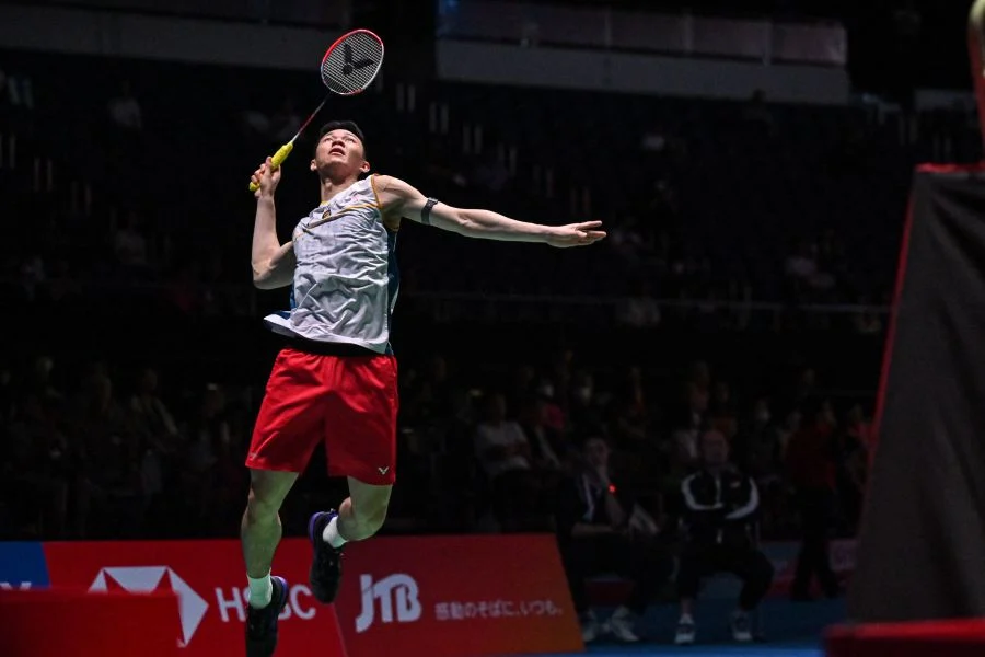 Gerakan 'smash' yang cukup sinonim dalam sukan badminton