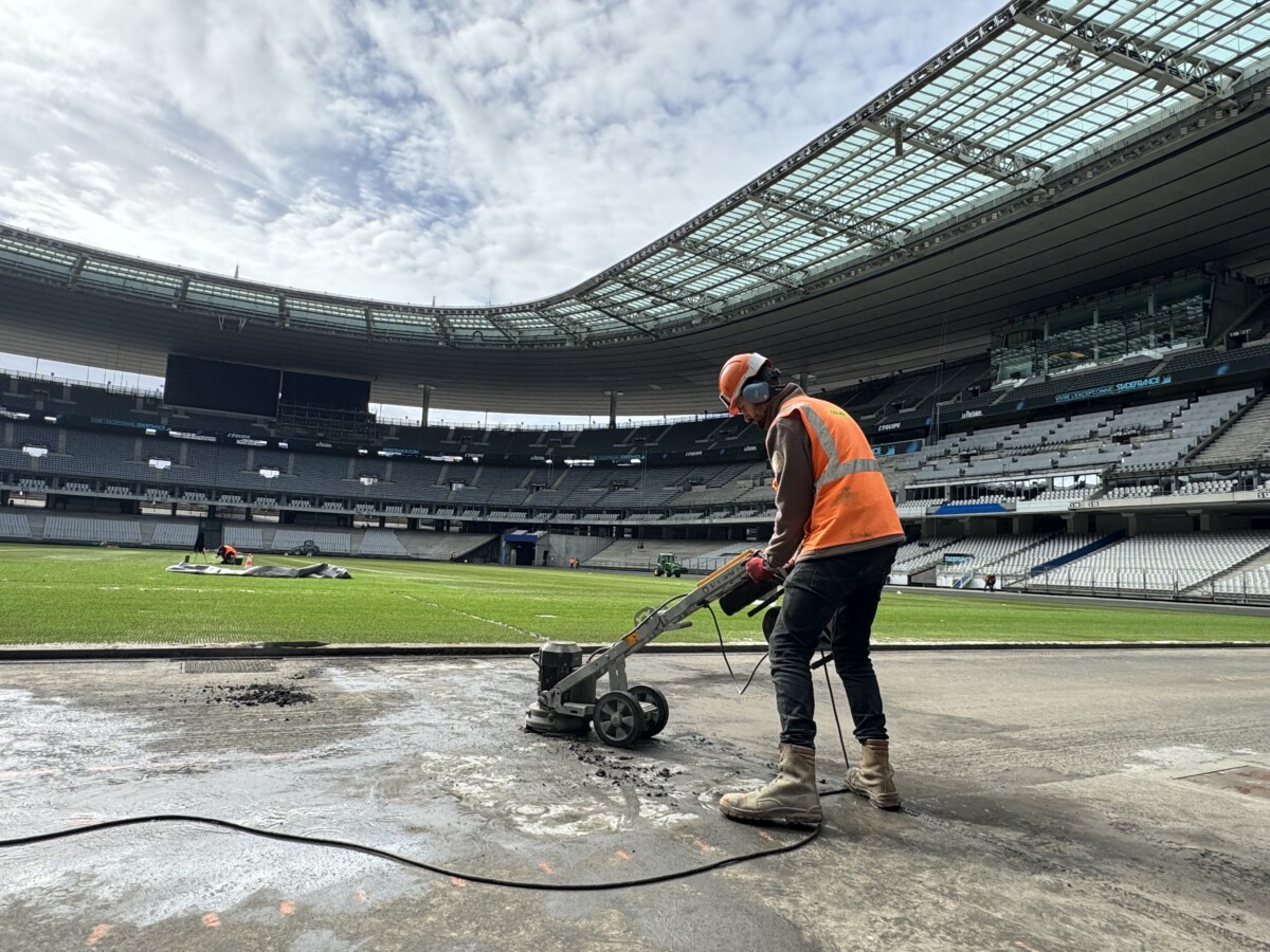 Kerja pemasangan sudah giat dijalankan untuk persiapan Sukan Olimpik