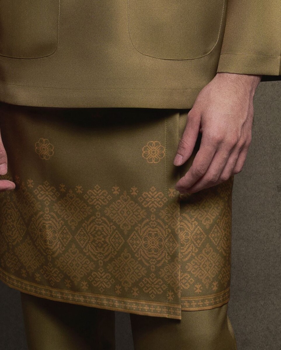 Motif songket yang rumit menunjukkan kebesaran darjat atlet mewakili negara