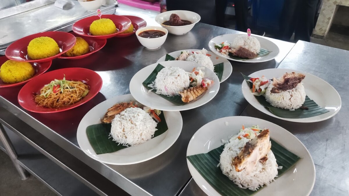 Ada beberapa teori yang sering dikatakan tentang asal usul hidangan ini