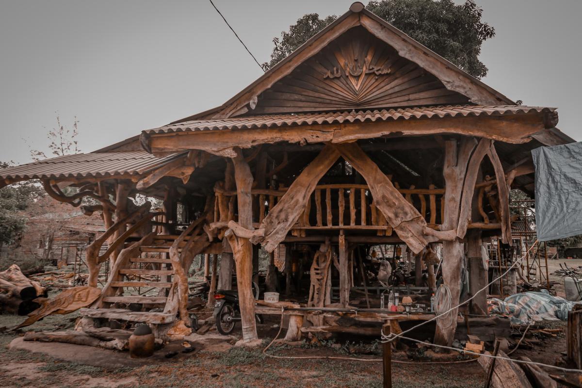 Uni, cantik dan penuh dengan isi seni tersirat