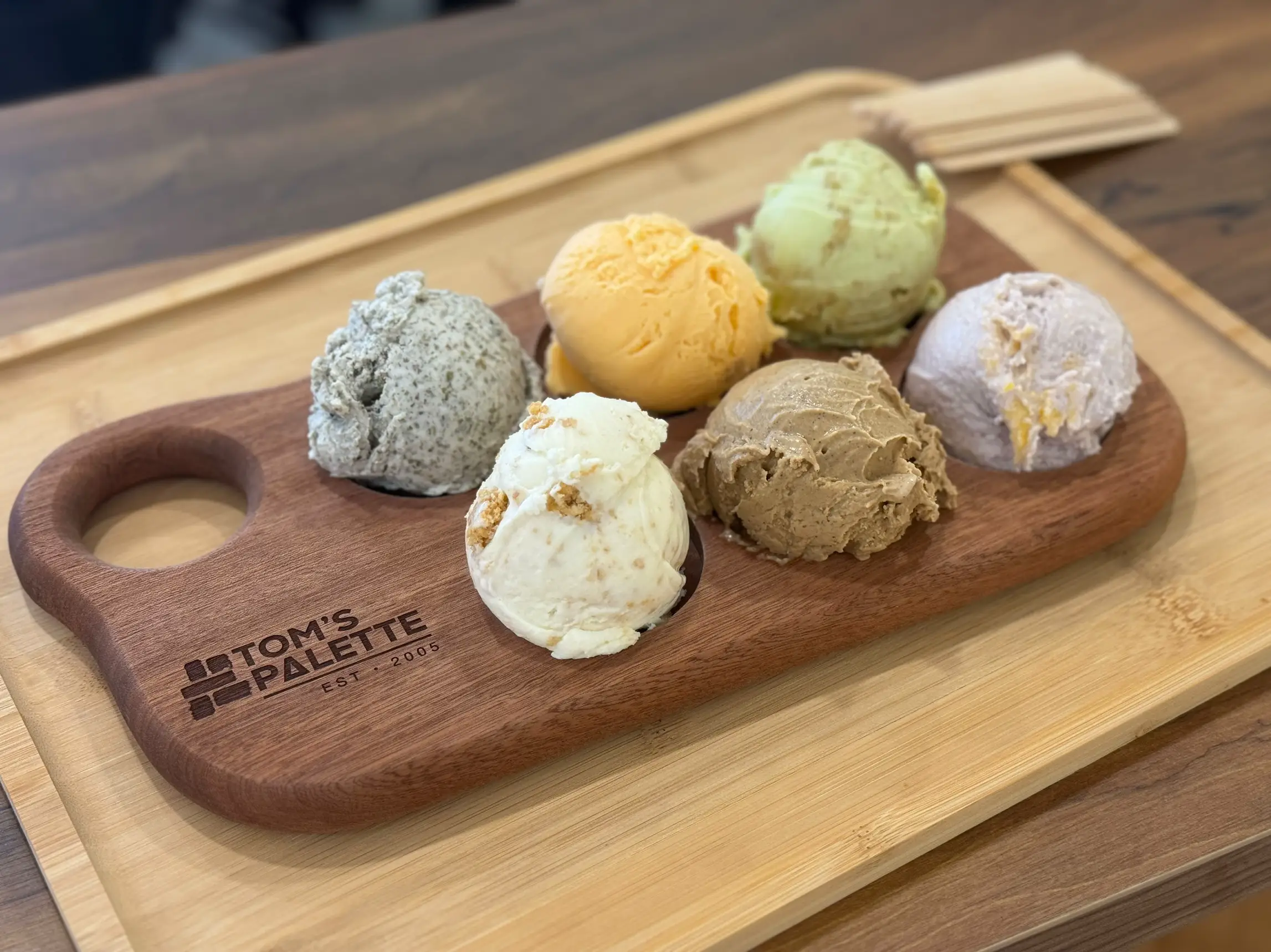 Setiap satu perisa dihasilkan sinonim dengan budaya tempatan Singapura