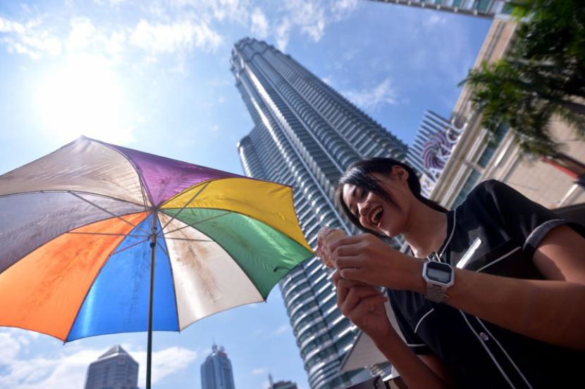 Bersiap sedia ingat minum air lebih dan elak berada di bawah matahari masa musim panas ni