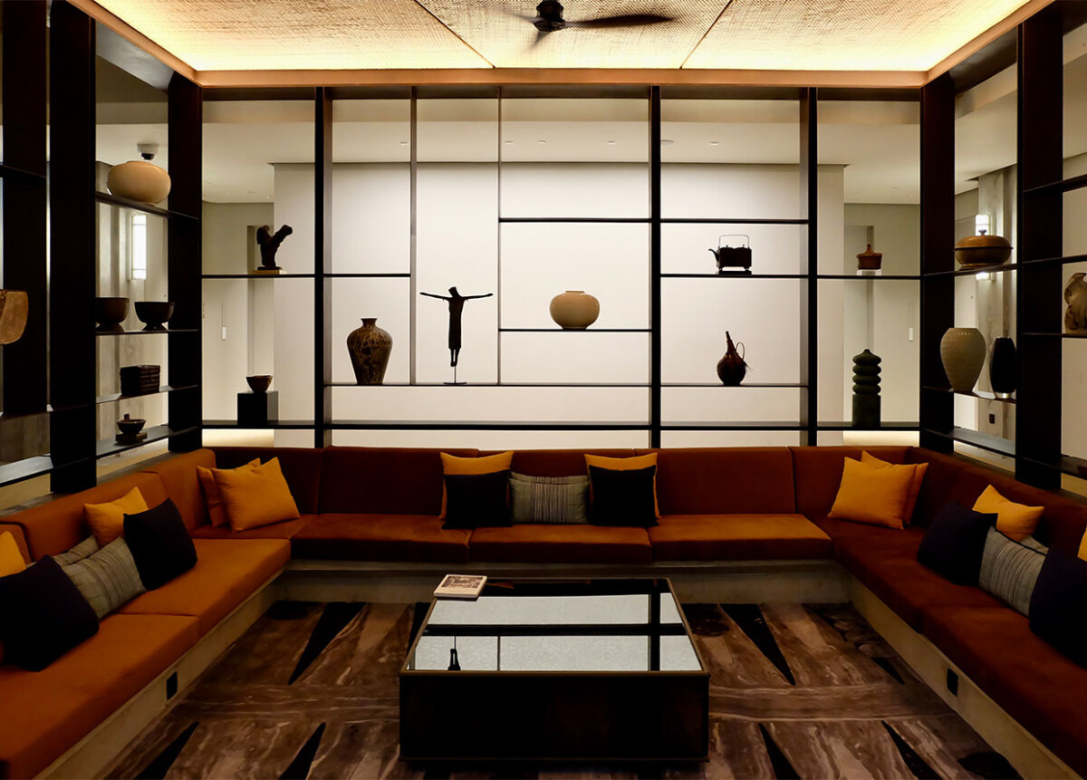 Setiap barang antik disediakan oleh pengumpul terkenal, Gilded Lions