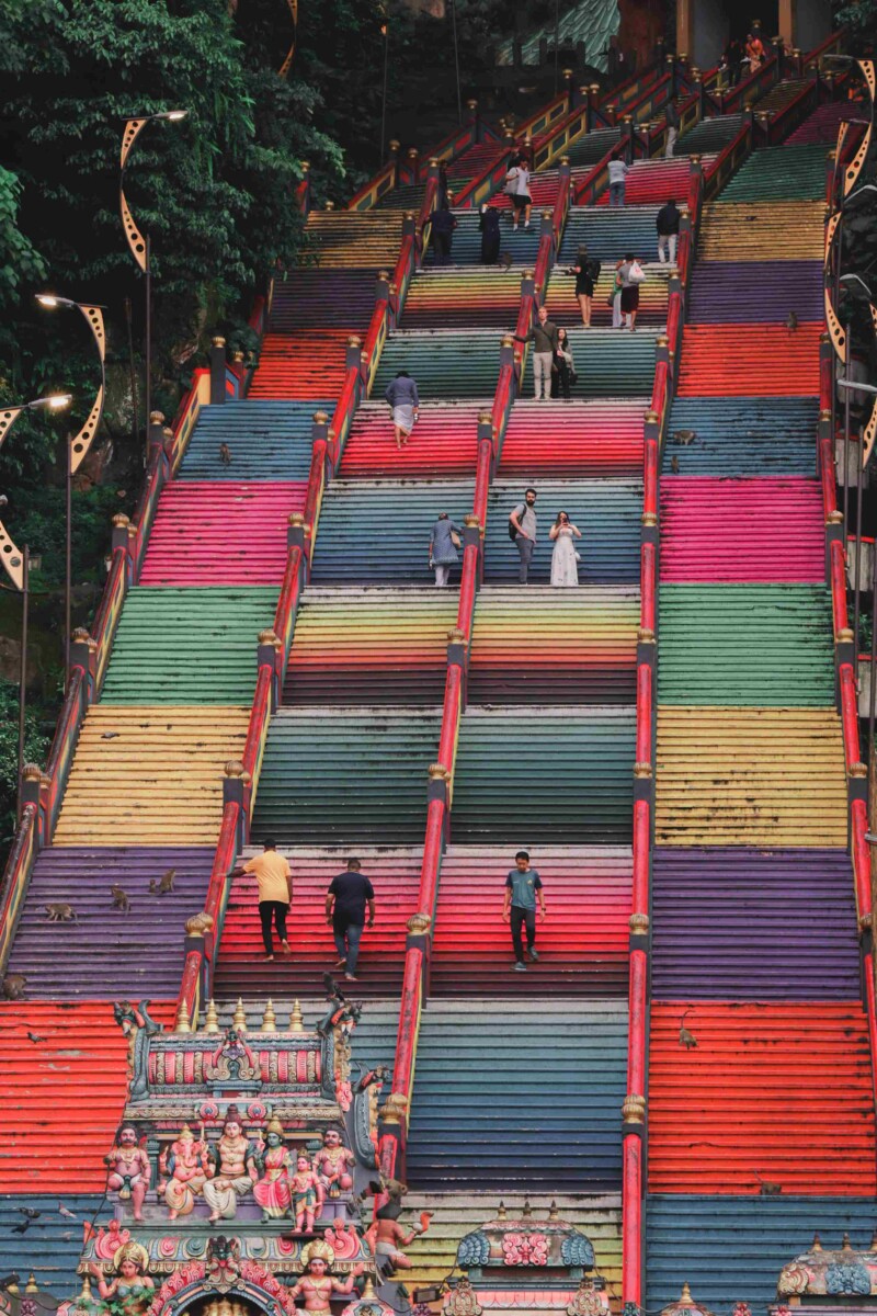 Sebanyak 272 anak tangga perlu daki untuk sampai ke puncak