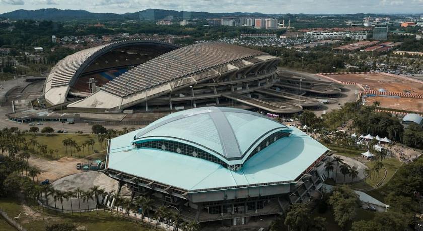 Stadium Shah Alam merupakan sebahagian kompleks sukan Shah Alam, Stadium Malawati disebelahnya