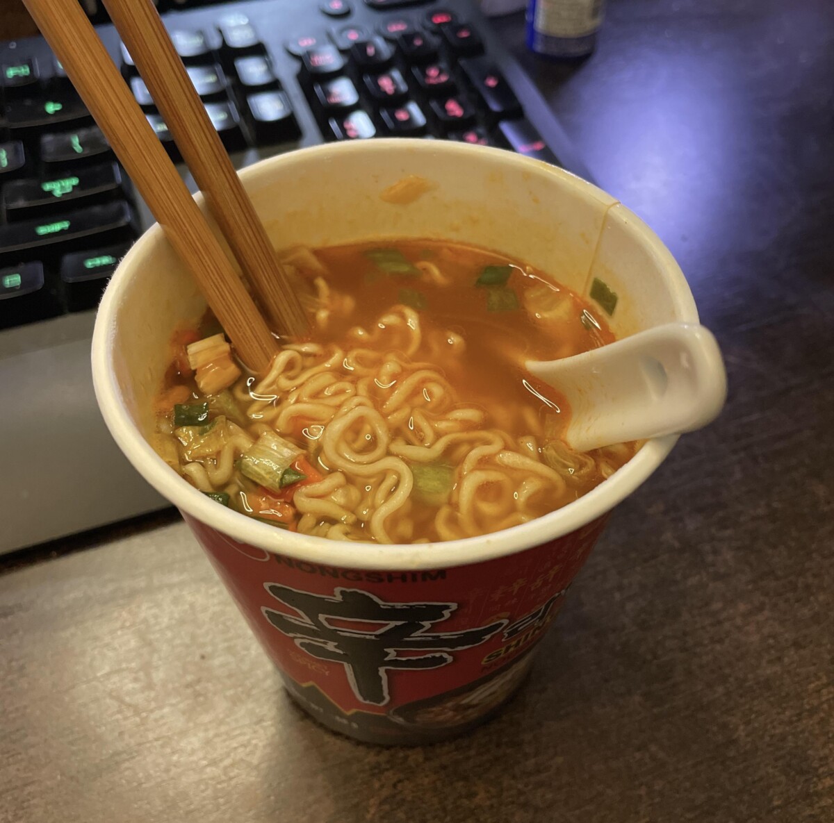 Menurut pakar, mi segera terbukti boleh menyebabkan melecur pada kulit