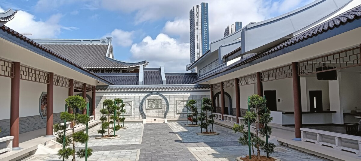 Mengambil inspirasi dari Masjid Besar di China, courtyard menjadi salah satu ciri elemen seni bina Cina