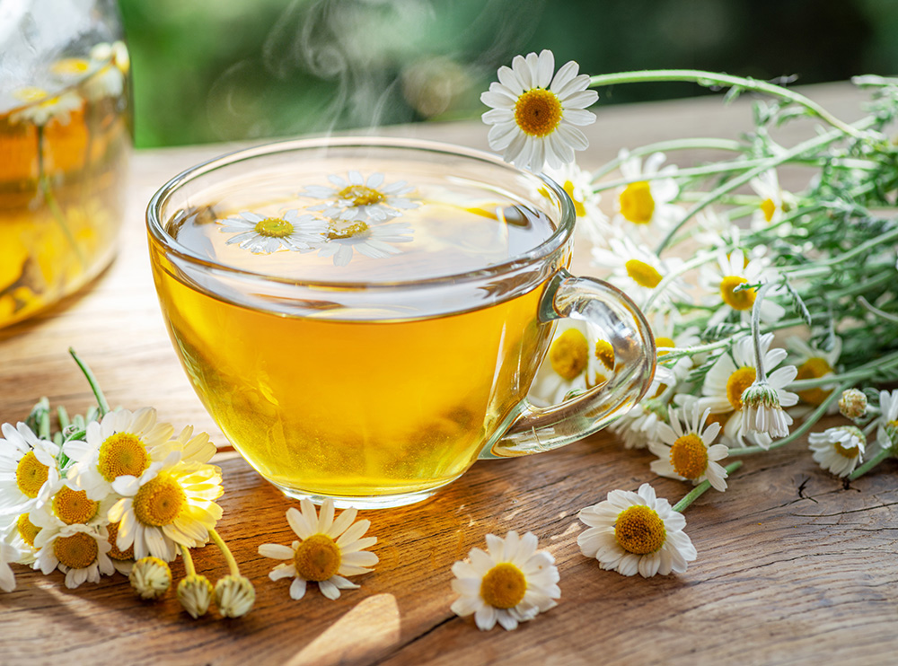 Teh Chamomile pula bukan sahaja membantu anda rehat, ia juga dapat buat mood anda lebih relaks