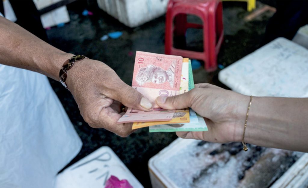 Berhutang dapat menjejaskan perbelanjaan bulanan anda tau! Seeloknya elak berhutang