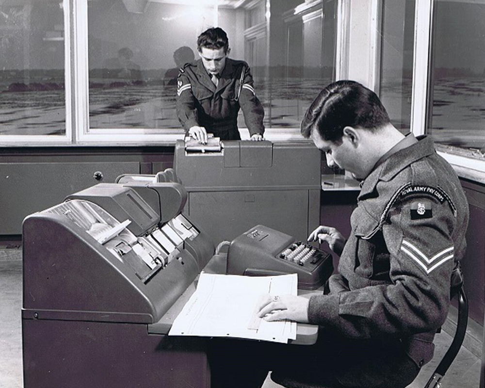 Gambaran bagaimana tugas Tinniswood semasa di Army Pay Corps