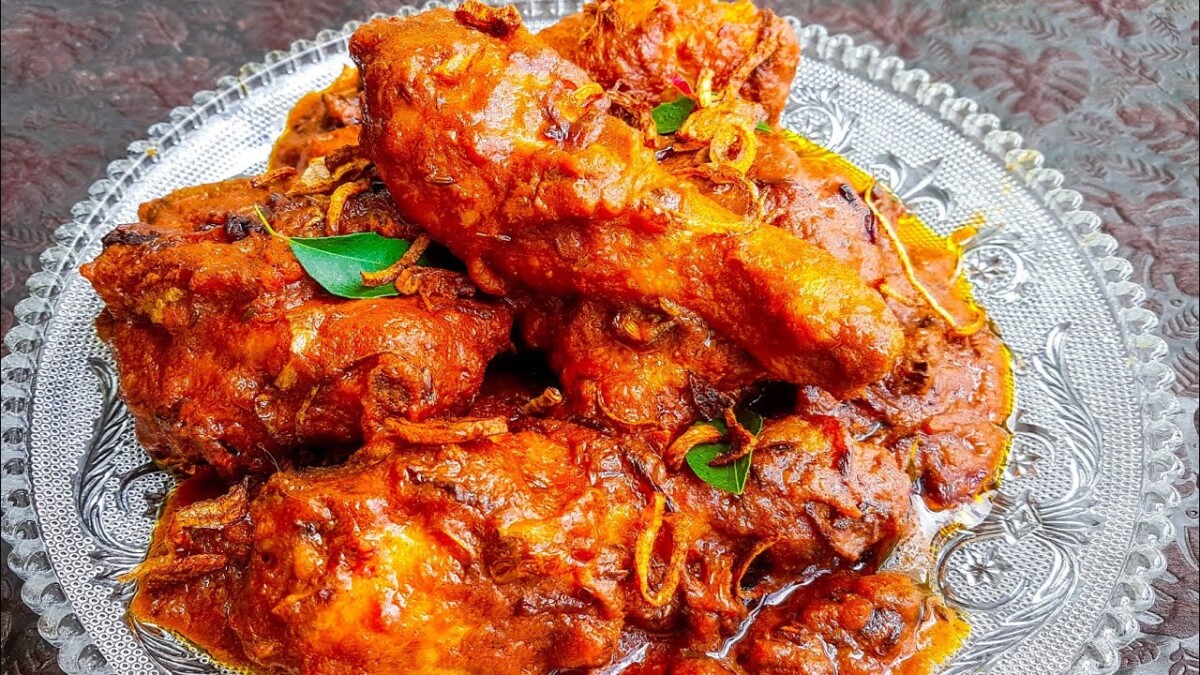 Pastikan ayam digoreng ranggup dan kuah tidak cair, baru surr!