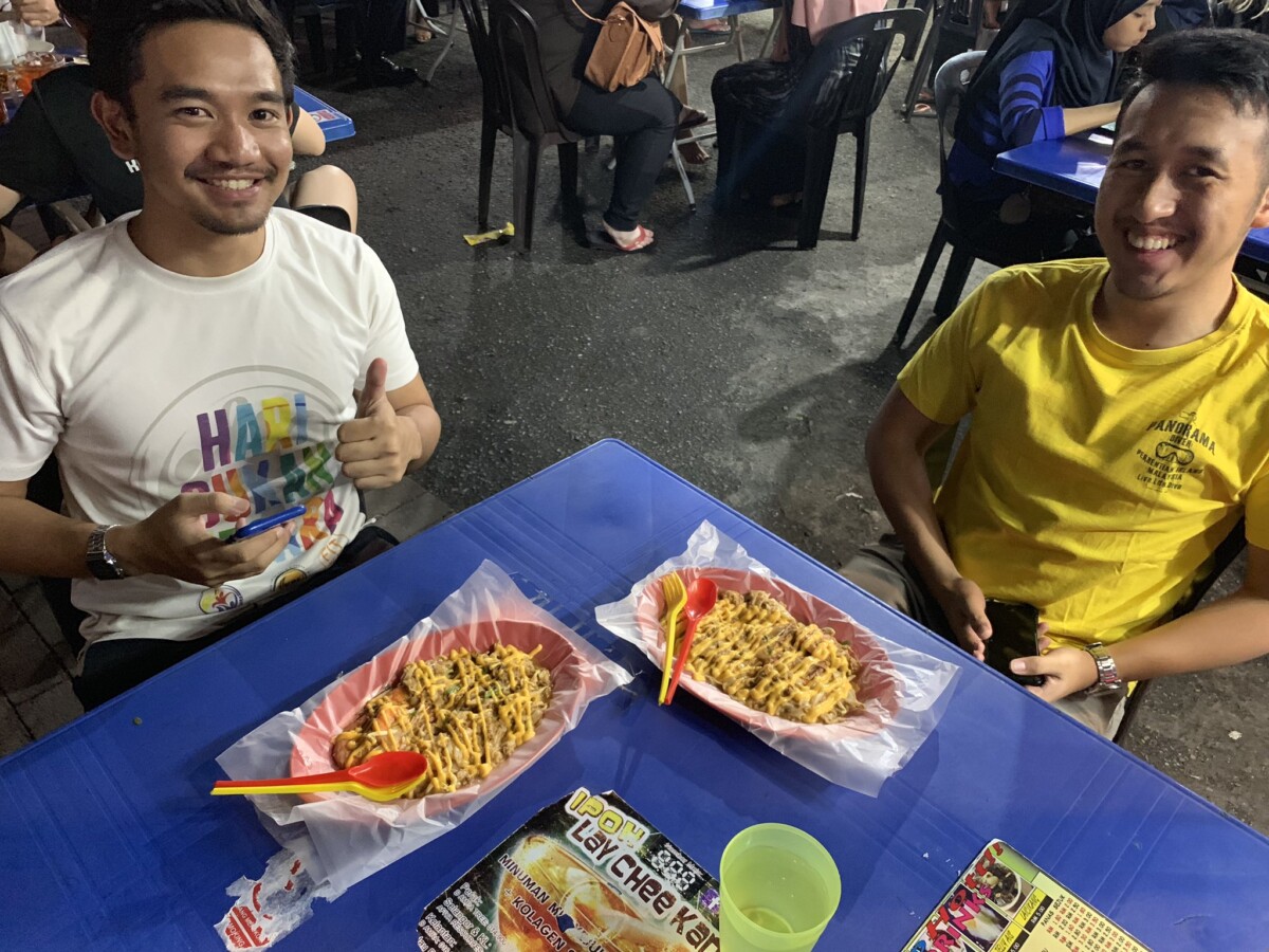 Ramai netizen meluahkan rasa jijik melihat makanan dipermaikan sebegitu rupa