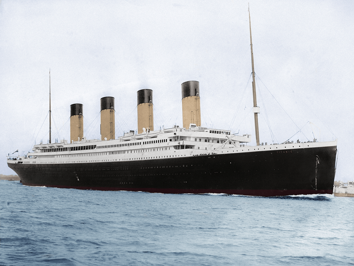 Tinniswood lahir pada tahun Titanic berlepas ke New York