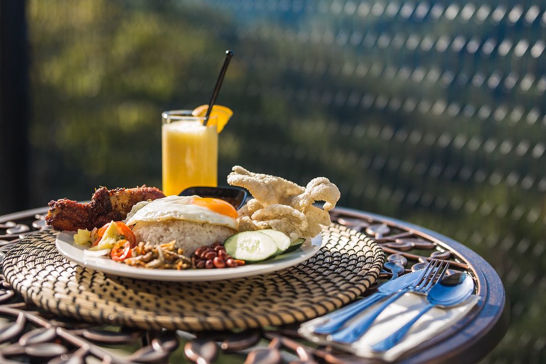Sembayu Vila turut menyediakan kafe untuk anda makan sarapan, tengah hari dan malam