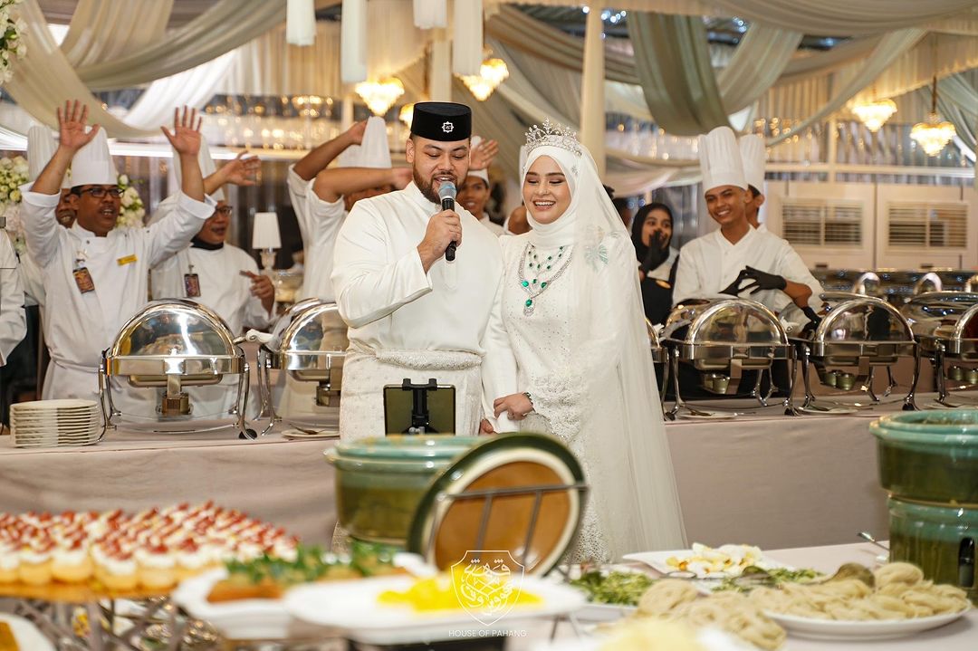 Memang cucuk sungguh, kelihatan manis bersama!