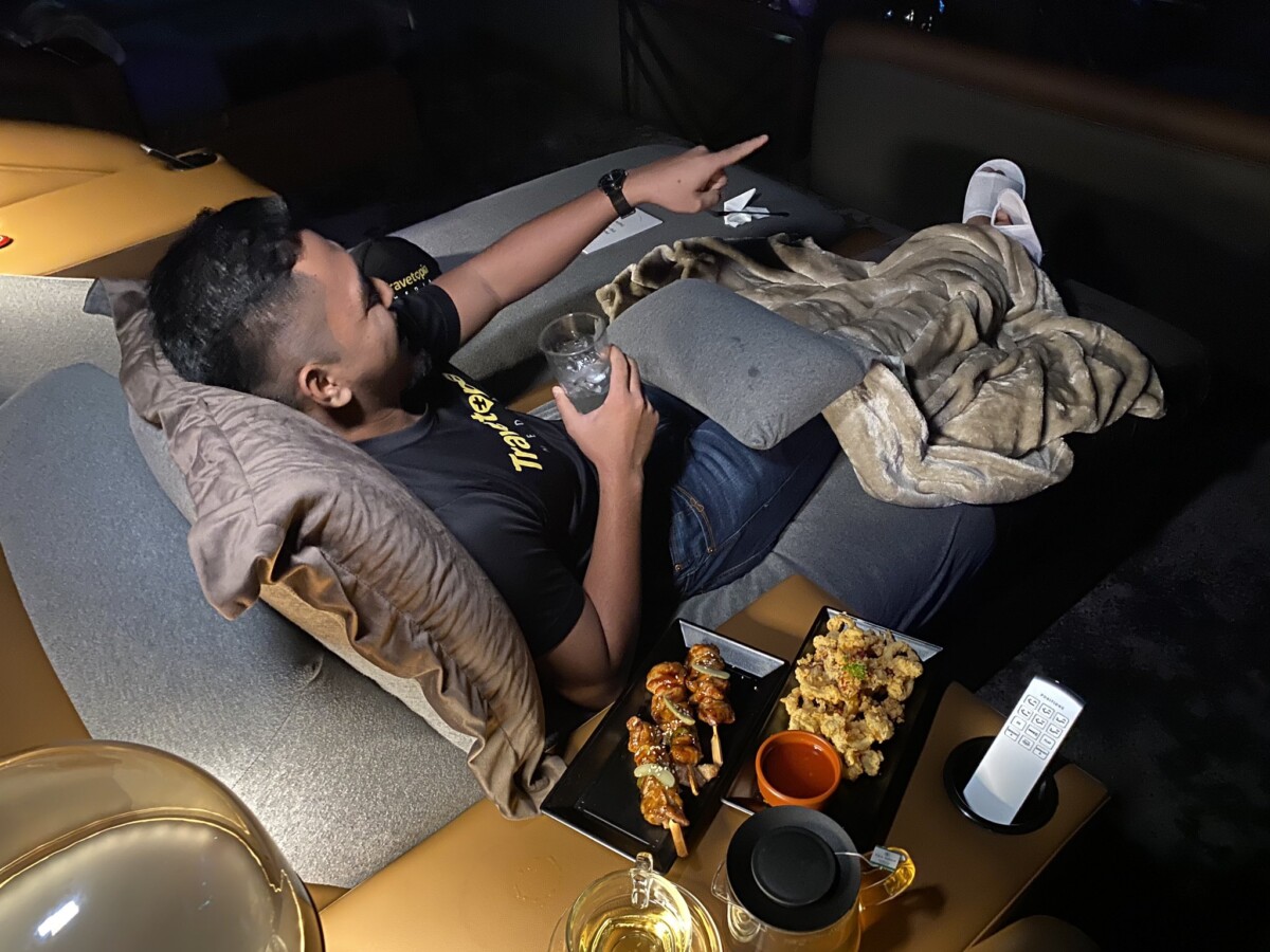 Siap boleh baring dengan selesa pulak tu! Bestnya