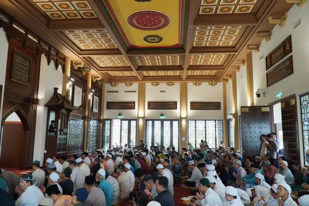Selain ruang solat, terdapat perpustakaan dan restoran juga bakal dibuka