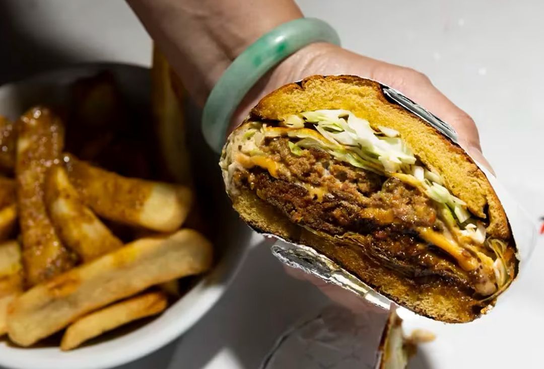 Diperbuat daripada daging halal, memang best betul dapat rasa kan